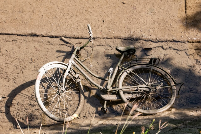 壊れた自転車